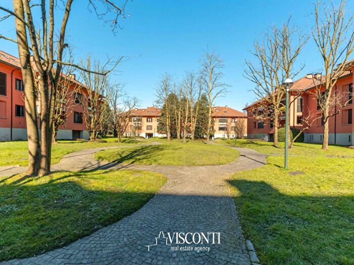 Appartamento trilocale in affitto in Via Aldo Moro, Centro, Cusago