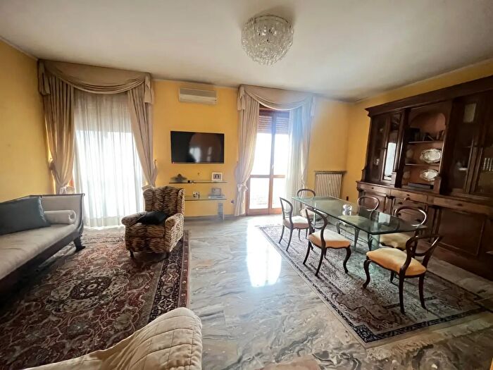 Appartamento trilocale in vendita in Viale Giuseppe Mazzini, Vigevano