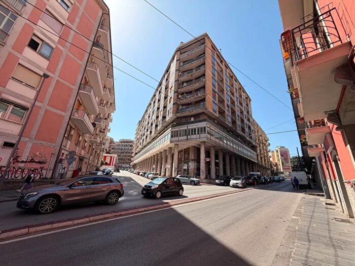 Appartamento con 7 locali in vendita in Via Vasto, Avellino