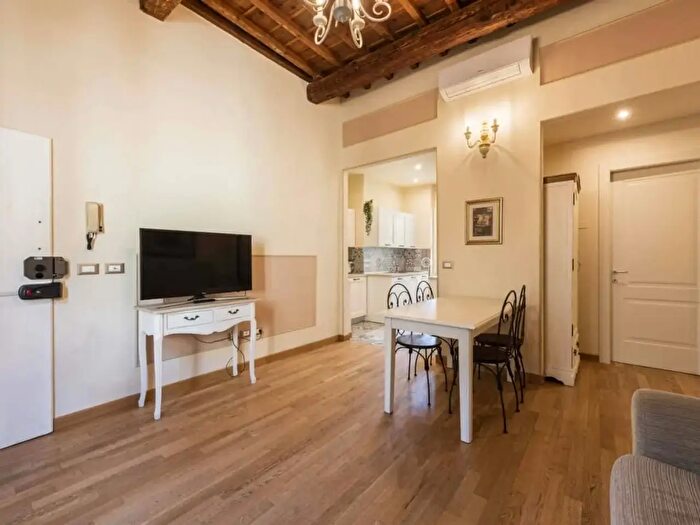 Appartamento monolocale in affitto in Via del Leone, Firenze
