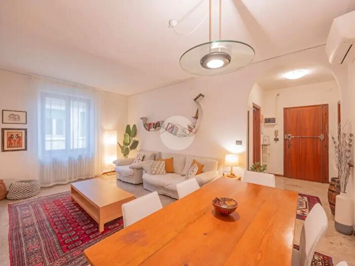 Appartamento quadrilocale in vendita in Vicolo Torcoletto, Verona