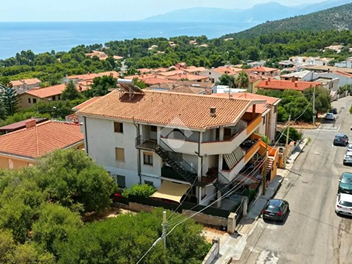 Appartamento quadrilocale in vendita in Via Rettore Mura, Dorgali
