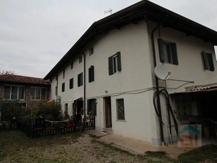 Appartamento trilocale in affitto in Via Fossalon, Santa Maria La Longa