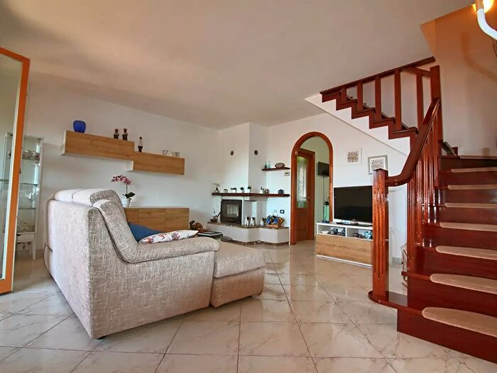 Appartamento con 7 locali in vendita in Roccastrada