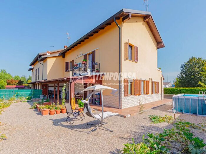 Casa con 5 locali in vendita in Via Papa Giovanni Paolo II, Parona