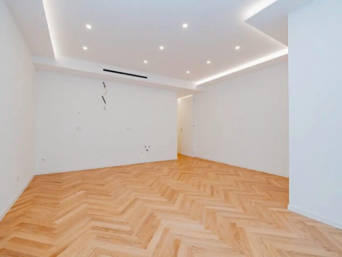 Appartamento trilocale in vendita in Via Privata Grado, Milano