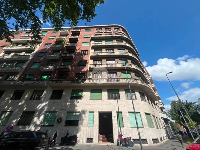 Appartamento trilocale in affitto in Piazza Giuseppe Grandi, Milano