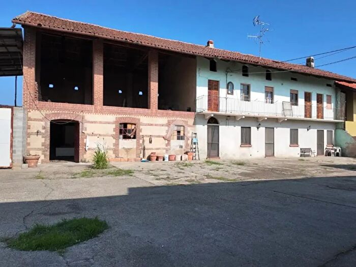 Casa con 8 locali in vendita in Str Ronchi, Cigliano