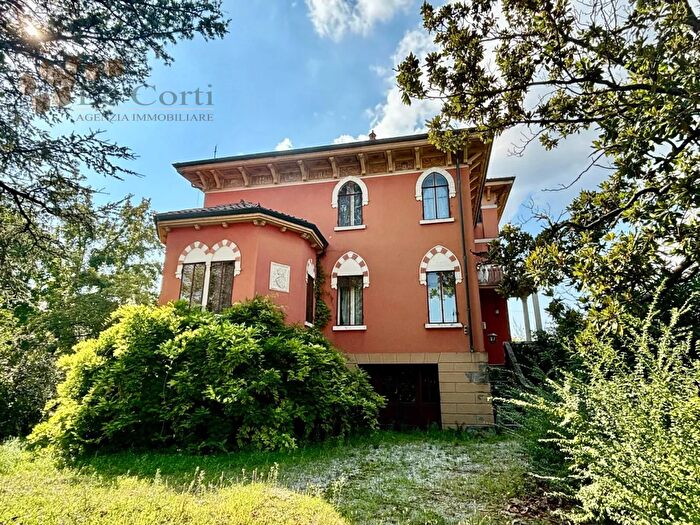 Casa con 6 locali in vendita in Lonigo