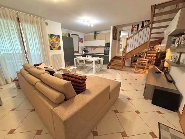 Appartamento con 5 locali in vendita in Via Ostiglia, Piombino Dese