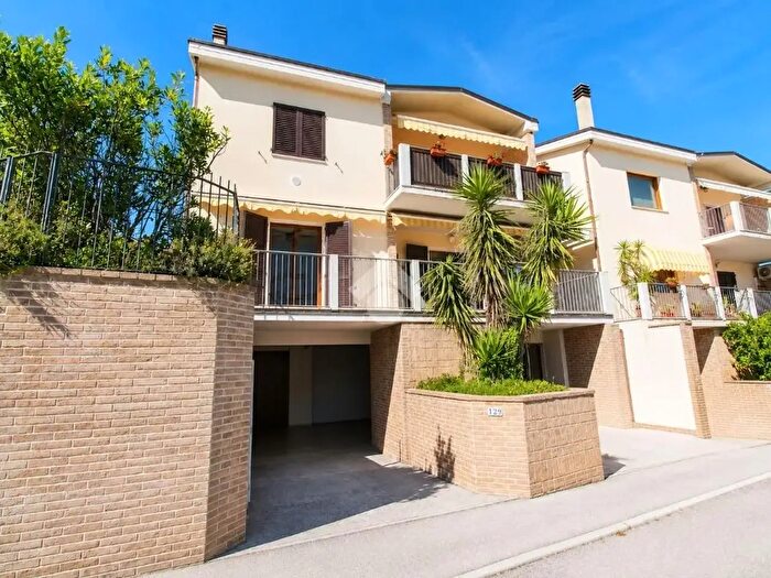 Appartamento quadrilocale in vendita in Via G Rossini, Castelfidardo