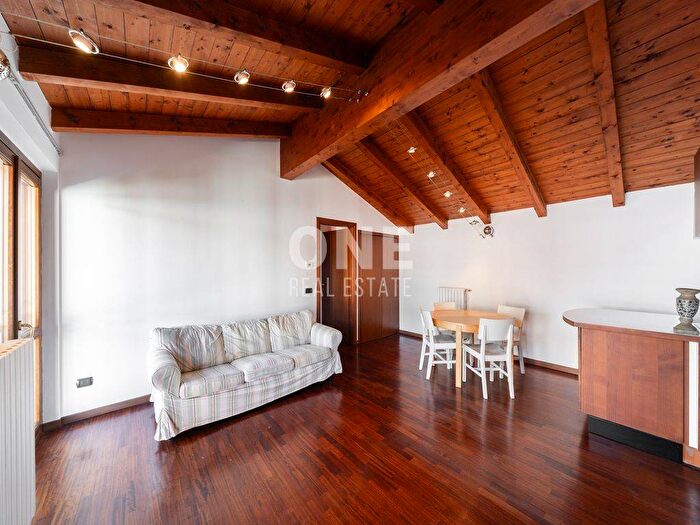 Appartamento trilocale in affitto in Via Federico Confalonieri, Villasanta