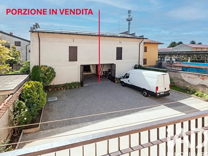 Casa trilocale in vendita in Via Vittorio Veneto, Rovello Porro