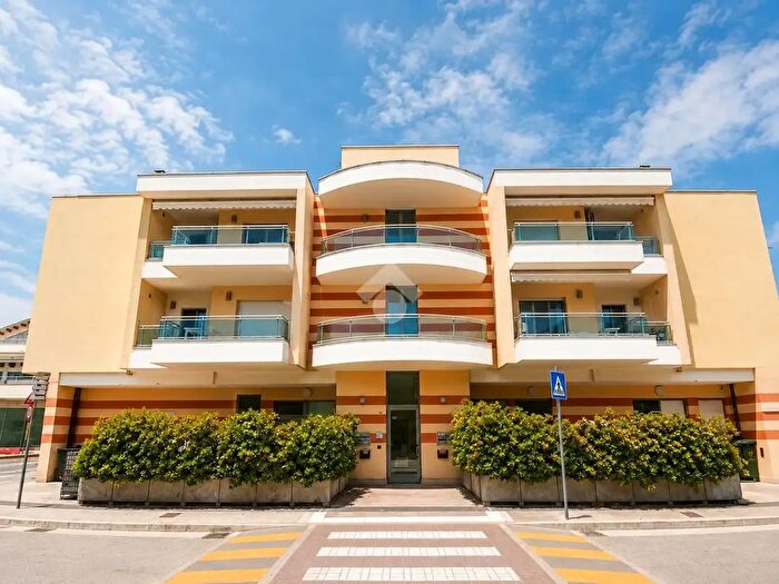 Appartamento trilocale in vendita in Via Nievo, Giulianova