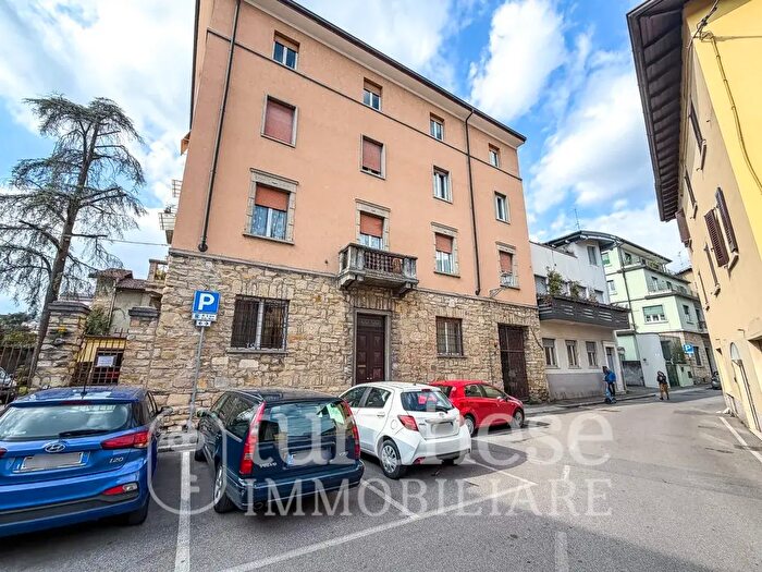 Appartamento con 6 locali in vendita in Via Torretta, Bergamo