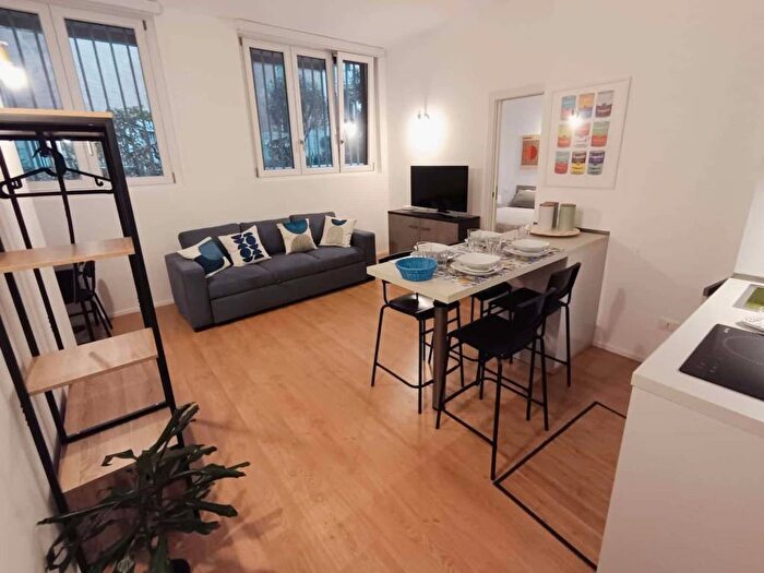 Appartamento bilocale in affitto in Via Lorenteggio, Giambellino, Milano