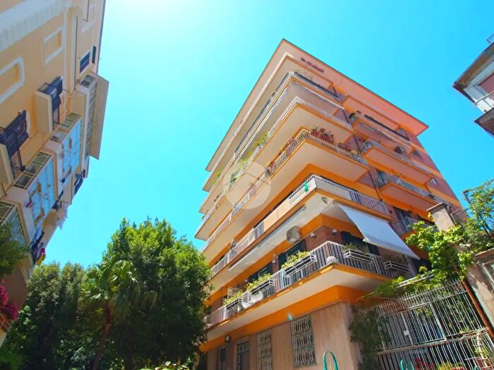Appartamento trilocale in affitto in Via Gioacchino Toma, Napoli