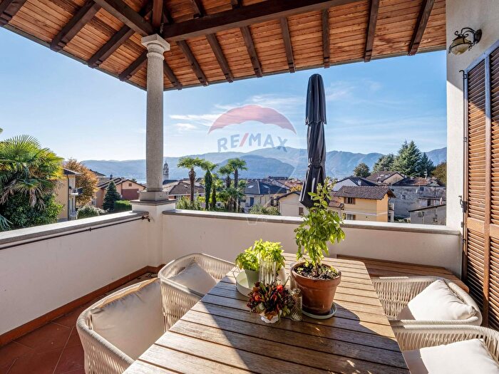 Appartamento con 8 locali in vendita in Via al Colleggio, Verbania