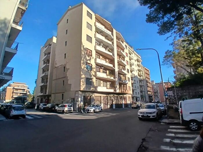 Appartamento con 5 locali in vendita in Via Fimia, Catania