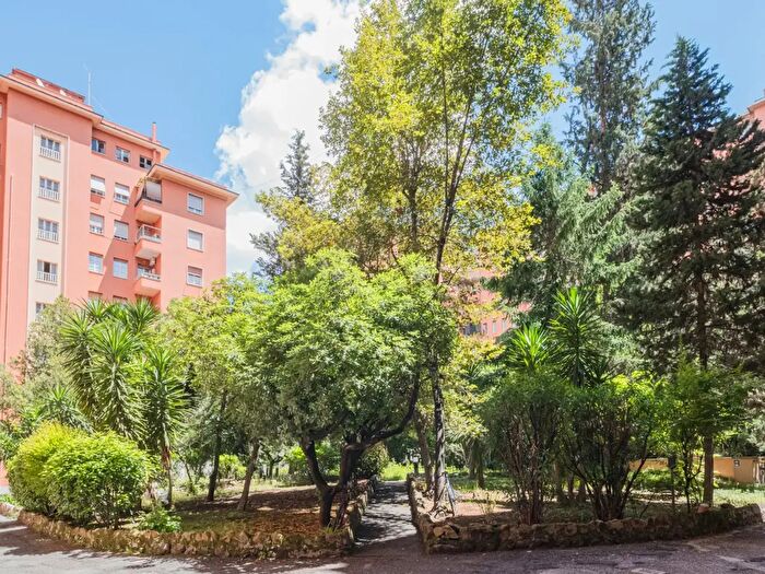 Appartamento quadrilocale in vendita in Via Val Chisone, Roma
