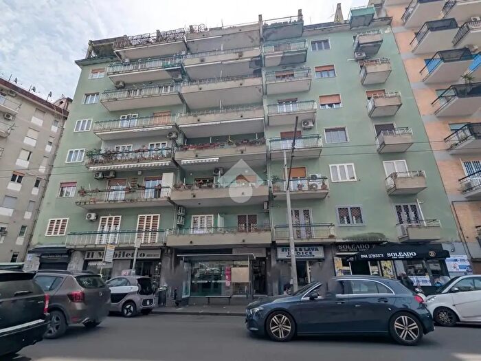 Appartamento trilocale in vendita in Via Antonino dAntona, Napoli