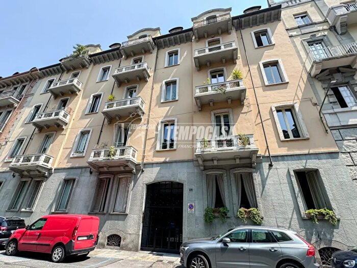 Appartamento trilocale in vendita in Via Governolo, Torino