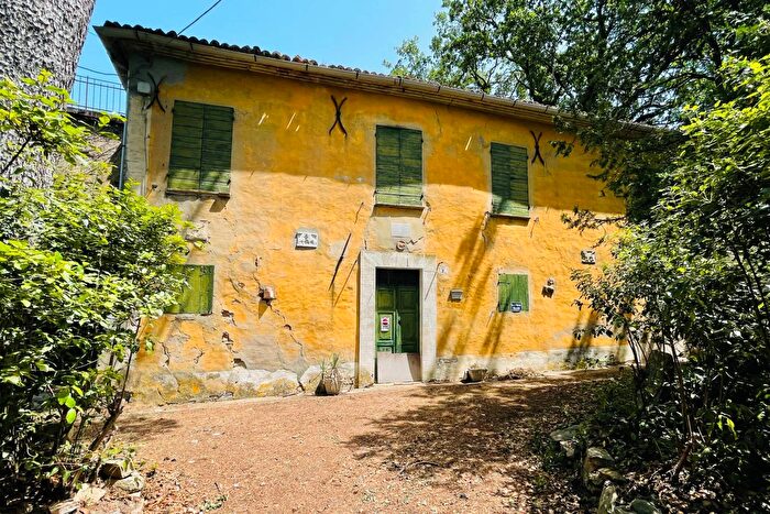 Casa con 9 locali in vendita in Strada di San Rocco, Pesaro