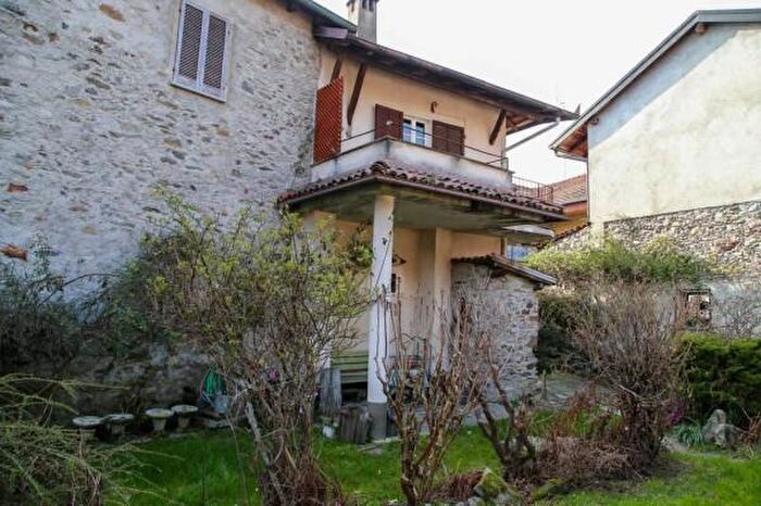 Casa con 6 locali in vendita in Via Asilo Scapardini, Miasino