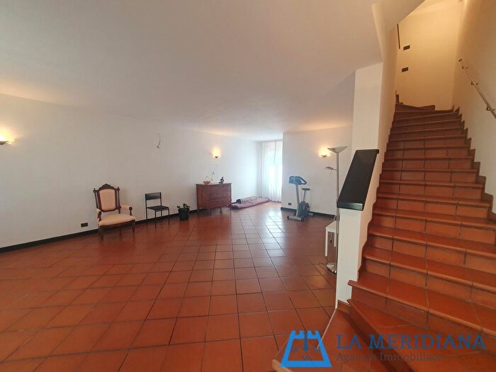 Casa con 8 locali in vendita in Larciano