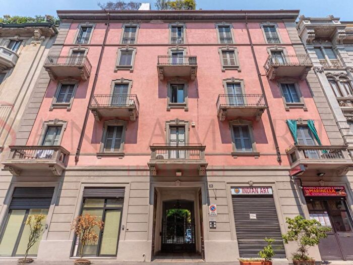 Appartamento trilocale in vendita in Via Carlo Goldoni, Indipendenza, Milano
