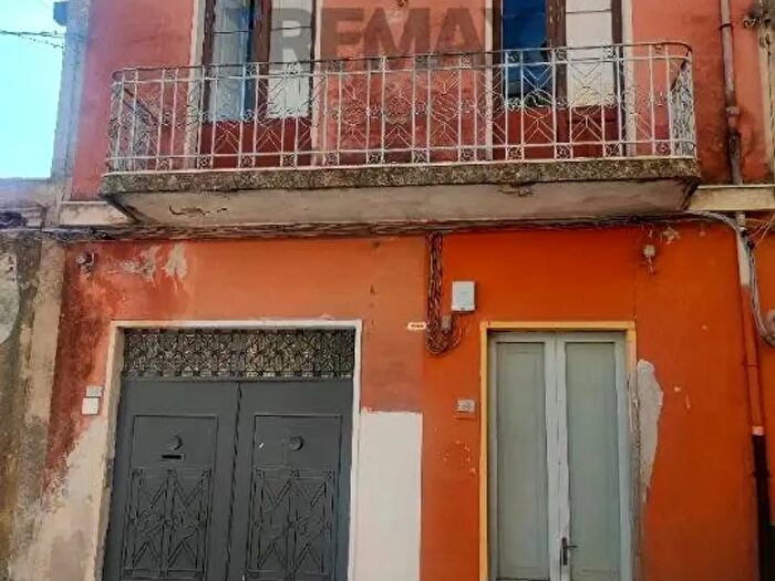 Casa con 7 locali in vendita in Via Cesare Battisti, Calatabiano