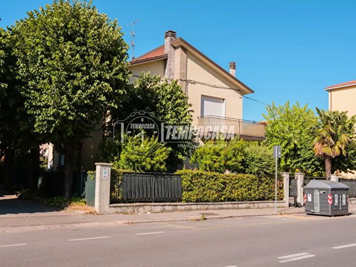 Appartamento con 5 locali in vendita in Via Bruno Tosarelli, Castenaso