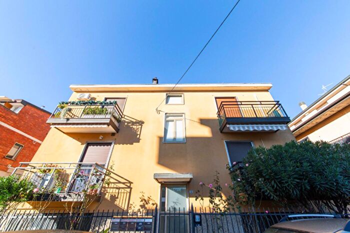 Appartamento trilocale in vendita in Via Ugo Foscolo, Settimo Milanese