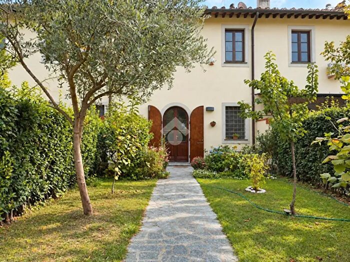 Casa con 6 locali in vendita in Via delle Torri, Pisa