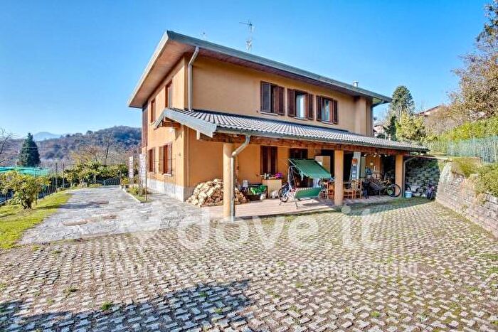 Casa con 6 locali in vendita in Via G Pascoli, Cugliate Fabiasco