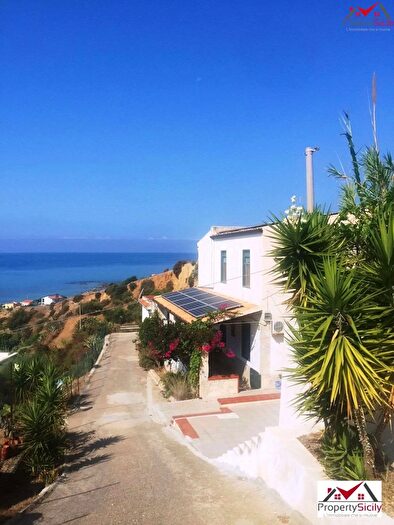 Casa con 6 locali in vendita in Realmonte