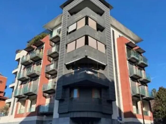 Appartamento con 5 locali in vendita in Via Valgioie, Torino