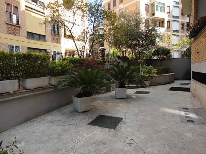 Appartamento trilocale in affitto in Via dellAccademia dei Virtuosi, Ardeatino Montagnola, Roma