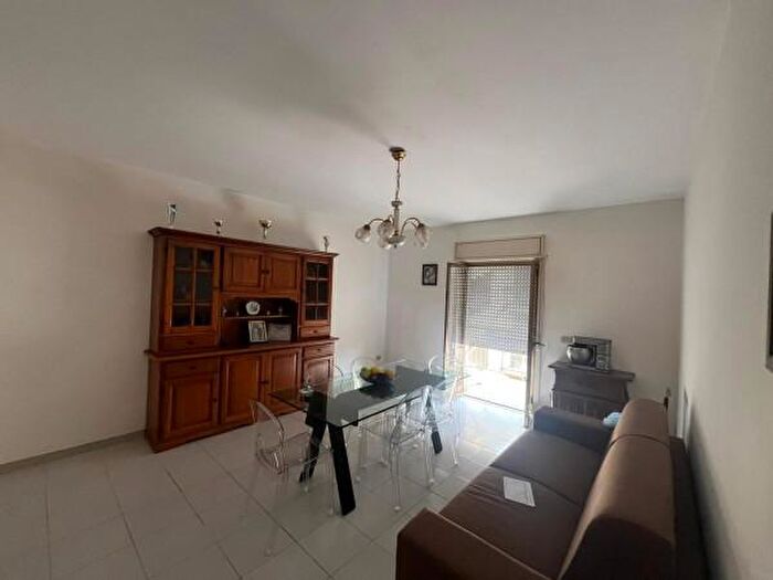 Appartamento trilocale in vendita in Via Antonino Garofalo, Santo Stefano Di Camastra