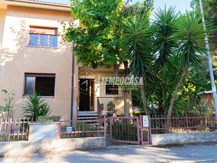Casa con 6 locali in vendita in Via Pier Calvi, Fano