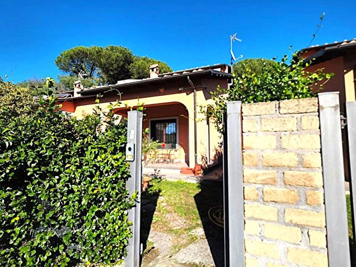 Casa quadrilocale in affitto in Viale Australia, Le Rughe, Formello
