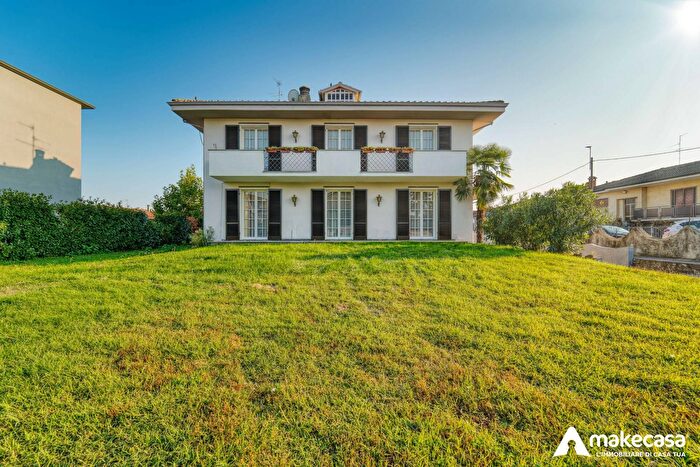 Casa con 8 locali in vendita in Via Vittorio Veneto, Salerano Sul Lambro