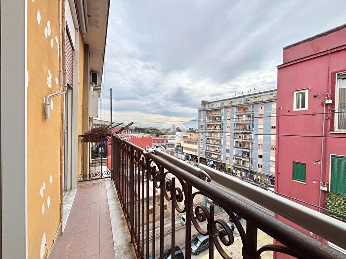 Appartamento trilocale in vendita in Via Nuova Poggioreale, Napoli