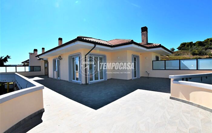 Appartamento quadrilocale in vendita in Via Santa Vittoria, Porto San Giorgio