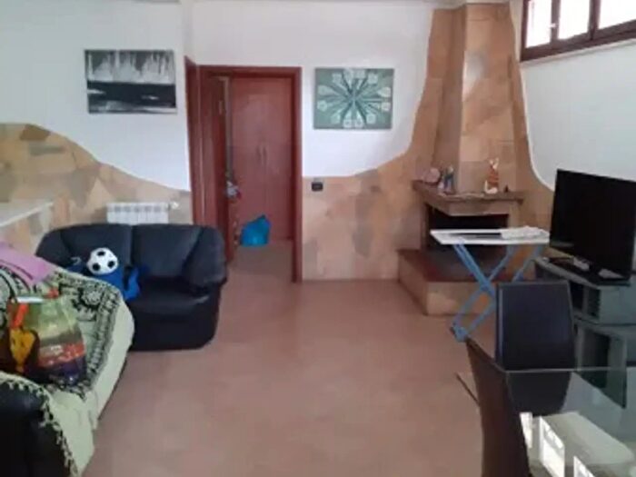 Appartamento trilocale in affitto in Via Tocco da Casauria, Roma