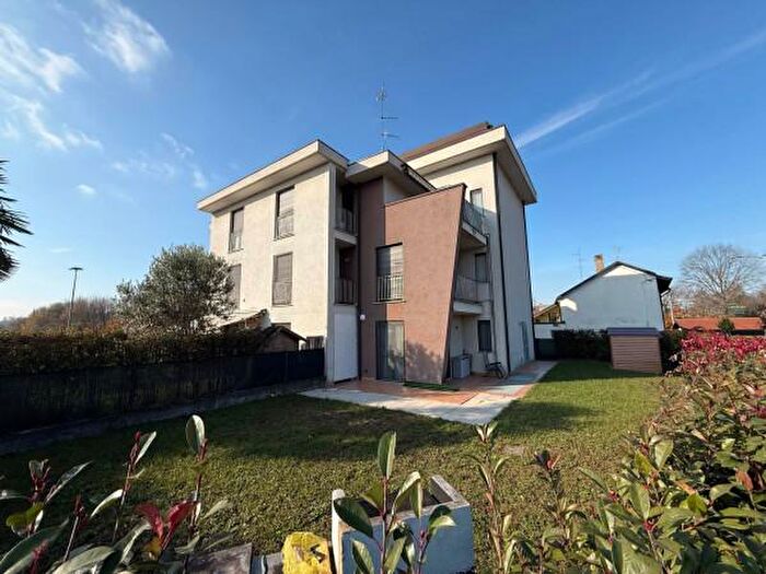 Appartamento trilocale in vendita in Via Mohandas Gandhi, Cantu