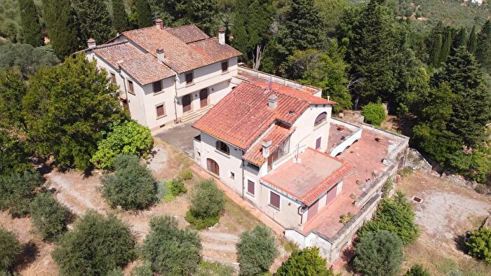 Casa con 18 locali in vendita in Via di Terenzano, Firenze