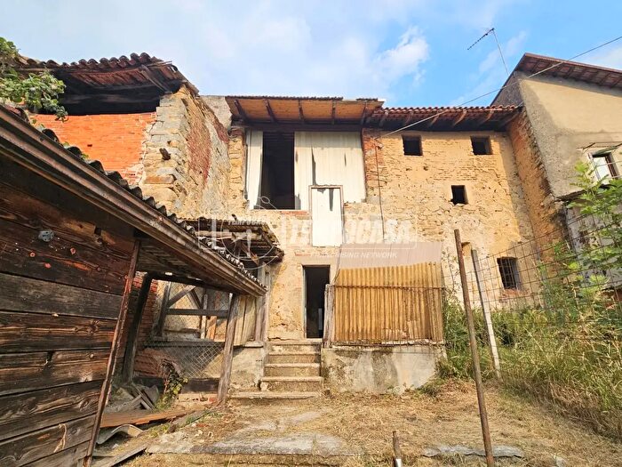 Casa con 5 locali in vendita in Via Bosco, Casapinta