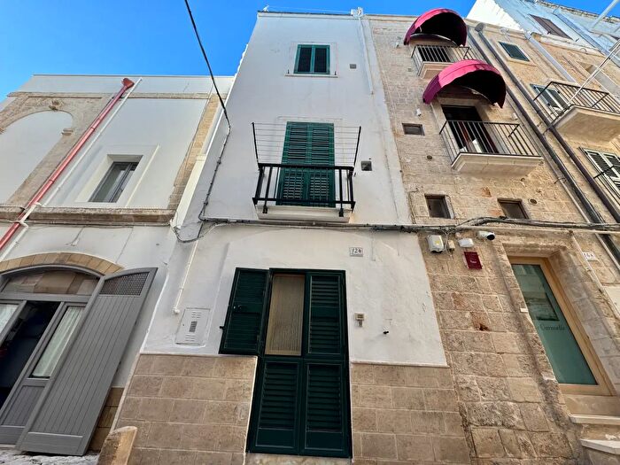 Casa trilocale in vendita in Via Cavaliere, Monopoli
