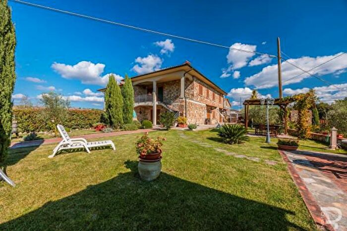 Casa con 6 locali in vendita in Strada Provinciale Montecatini Val di Cecina, Montecatini Val Di Cecina